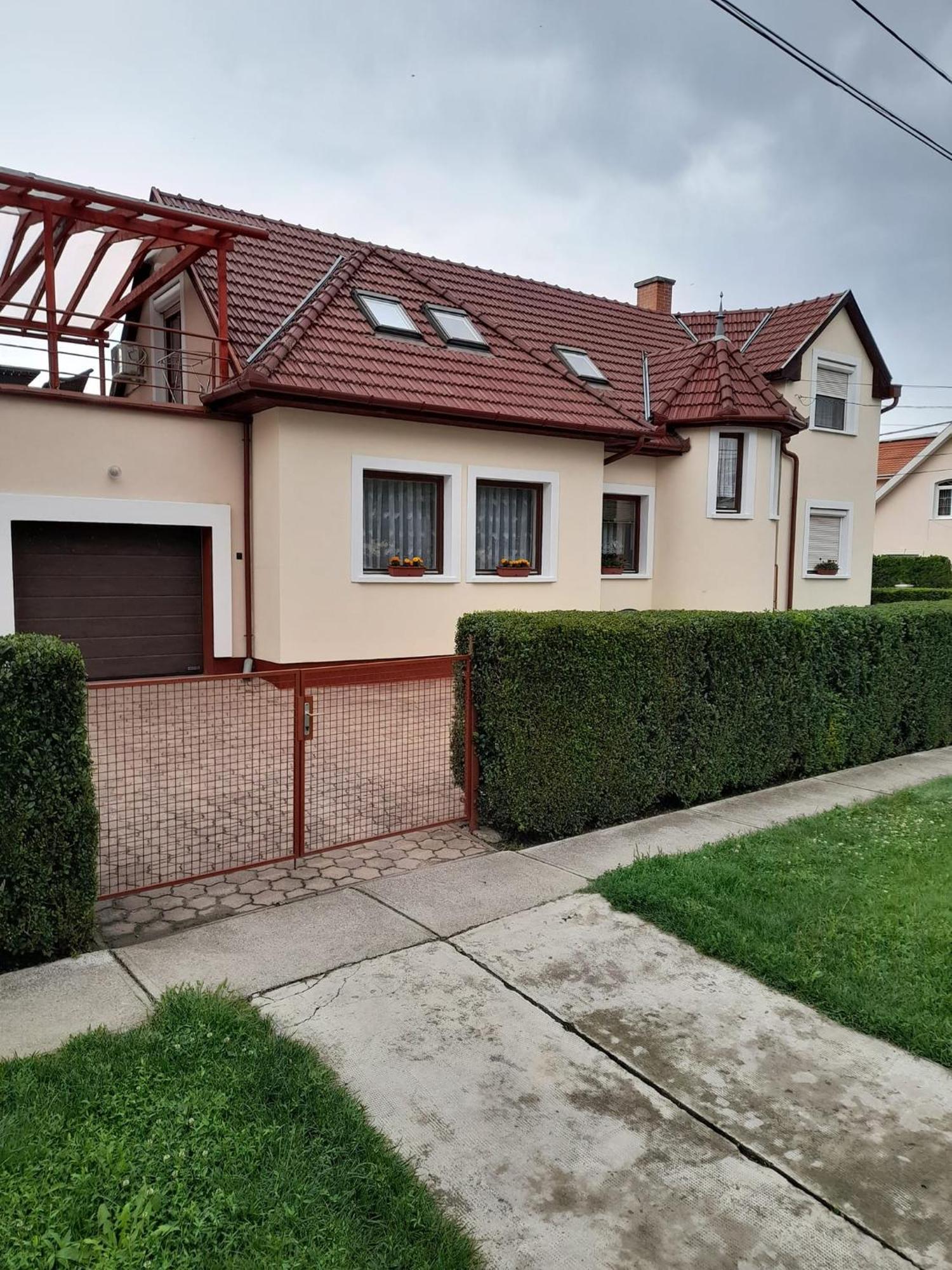 Karika Vendeghaz Apartment Hajduszoboszlo Luaran gambar
